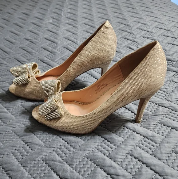 Gold peep toe heels - Picture 3 of 5